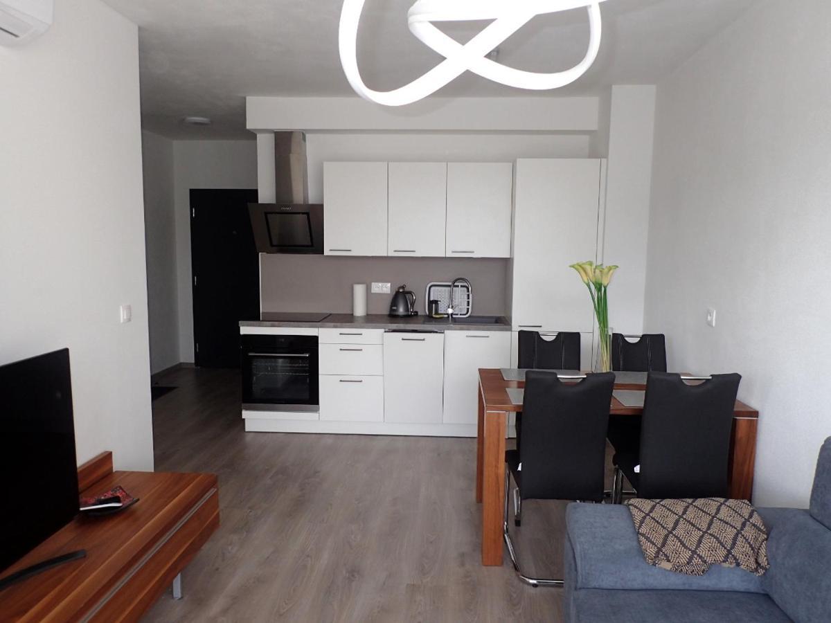 Apartment In The Old Town บราติสลาวา ภายนอก รูปภาพ