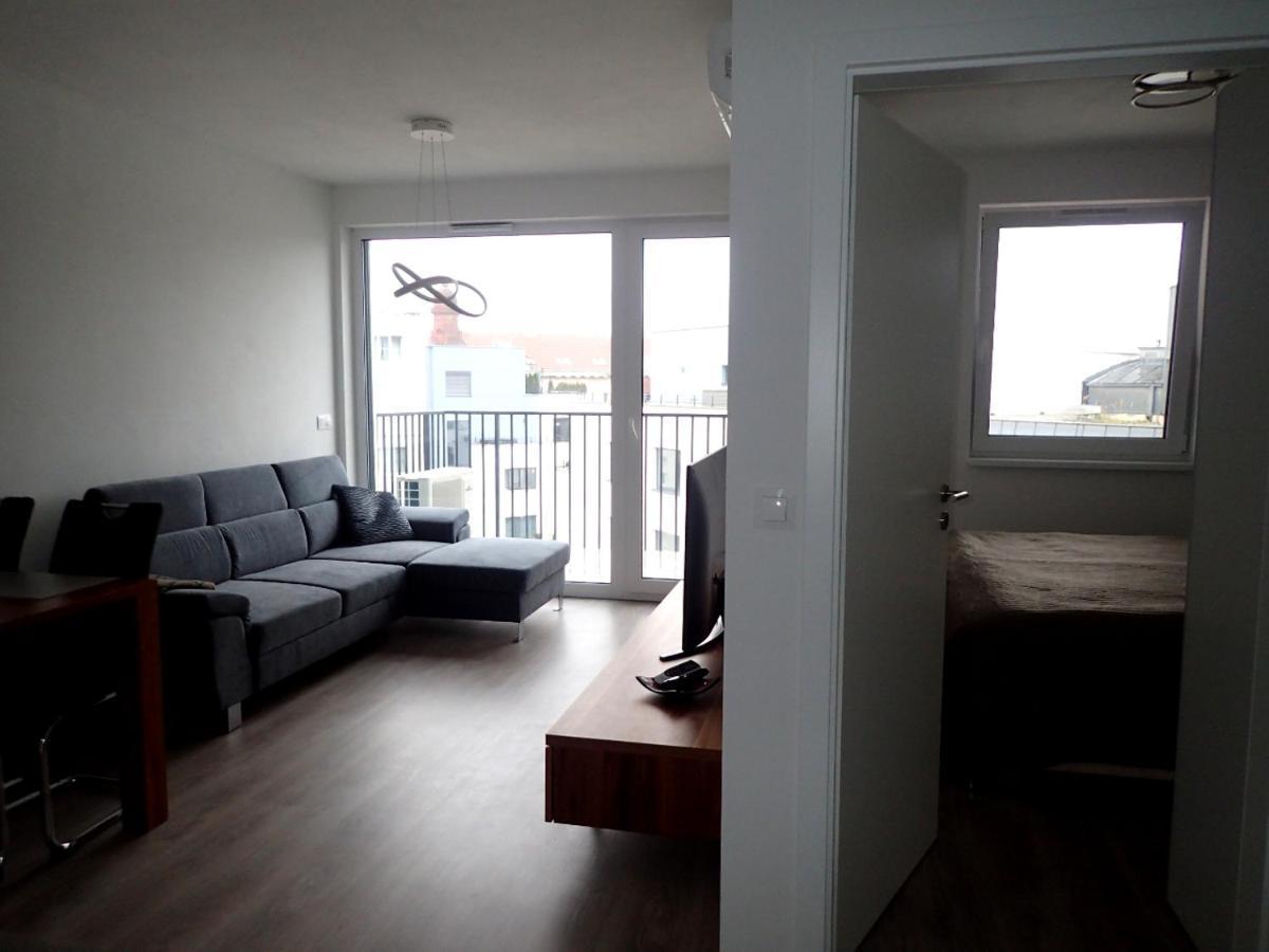 Apartment In The Old Town บราติสลาวา ภายนอก รูปภาพ